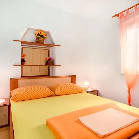 Daniela Old Town Apartment *