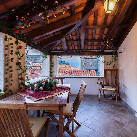 Daniela Old Town شقة *