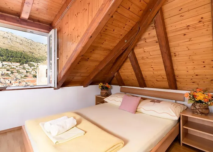 Daniela Old Town דירה